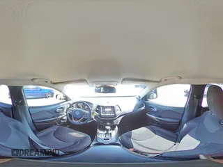 2017 Jeep Cherokee Latitude z VIN 1C4PJLCB8HW640881, wystawiony jako Copart lot #57718415 z przebiegiem 185 761 mil mil oraz Szkoda całkowita • Salvage title. Historia ofert i sprzedaży dostępna na DreamBid. Obrazek 16.