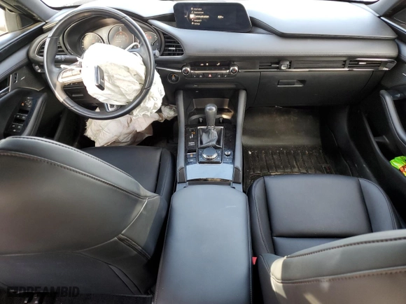 2020 Mazda Mazda3 Hatchback Preferred Package with VIN JM1BPBMM1L1158097, listed as a Copart auction lot 73256024 with 25,635 mi miles and Salvage Title. Bid and sale history available at carsss.com. Image 8.