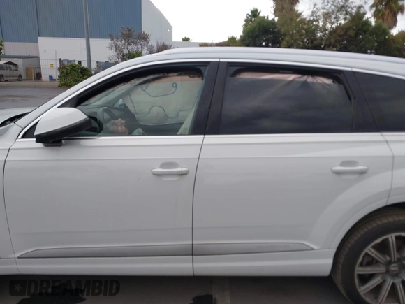 2017 Audi Q7 Premium Plus with VIN WA1LAAF70HD030635, listed as a IAAI auction lot 37987370 with 65,923 mi miles. Bid and sale history available at carsss.com. Image 14.