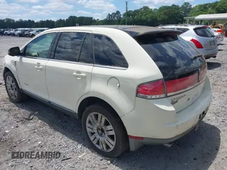 2008 Lincoln MKX with VIN 2LMDU68CX8BJ40624, listed as a IAAI auction lot 42124304 with 210,983 mi miles. Bid and sale history available at carsss.com. Image 3.