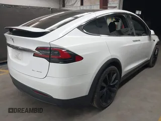 2020 Tesla Model X Long Range with VIN 5YJXCDE22LF305223, listed as a IAAI auction lot 41989862 with 48,309 mi miles. Bid and sale history available at carsss.com. Image 4.