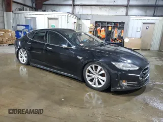2013 Tesla Model S Performance с VIN 5YJSA1DP1DFP04296, выставлен на аукционе Copart как лот 61494385 с пробегом 35 075 миль миль и Чистый • Clean title. История ставок и продаж доступна на DreamBid. Изображение 4.