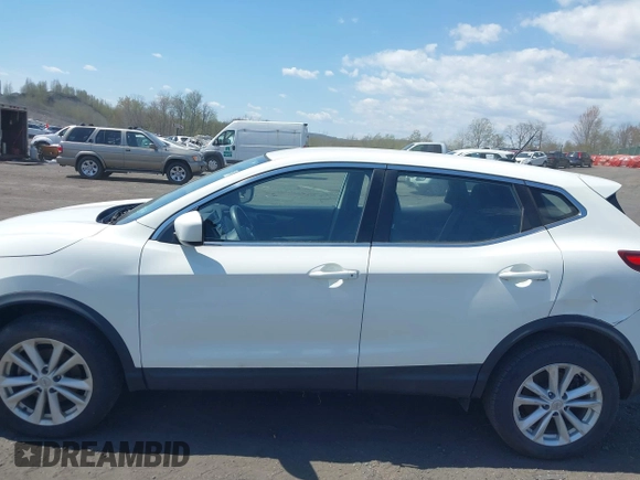 2017 Nissan Rogue Sport SL with VIN JN1BJ1CR1HW122612, listed as a IAAI auction lot 42126526 with 46,272 mi miles. Bid and sale history available at carsss.com. Image 14.