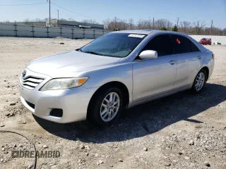 2010 Toyota Camry z VIN 4T4BF3EKXAR035305, wystawiony jako Copart lot #48767035 z przebiegiem 139 063 mil mil oraz Szkoda całkowita • Salvage title. Historia ofert i sprzedaży dostępna na DreamBid. Obrazek 1.