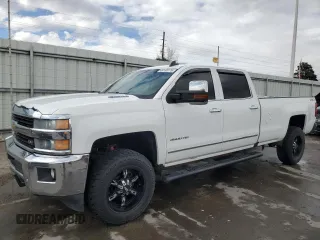 2015 Chevrolet Silverado 3500HD LTZ z VIN 1GC4K0C85FF679444, wystawiony jako Copart lot #49138775 z przebiegiem 165 344 mil mil oraz Czysty tytuł • Clean title. Historia ofert i sprzedaży dostępna na DreamBid. Obrazek 1.