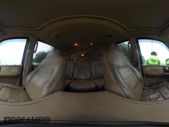2004 Ford Expedition Special Service z VIN 1FMFU16L24LB49354, wystawiony jako IAAI lot #42145445 z przebiegiem 196 413 mil mil oraz . Historia ofert i sprzedaży dostępna na DreamBid. Obrazek 18.