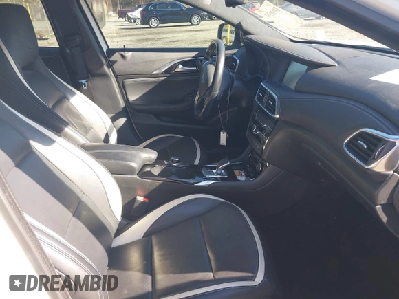 2017 Infiniti QX30 Sport with VIN SJKCH5CP7HA027937, listed as a IAAI auction lot 41190531 with 89,493 mi miles. Bid and sale history available at carsss.com. Image 5.