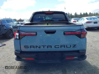 2025 Hyundai Santa Cruz SEL Activity z VIN 5NTJCDDE5SH143302, wystawiony jako IAAI lot #41924997 z przebiegiem 630 mil mil oraz . Historia ofert i sprzedaży dostępna na DreamBid. Obrazek 17.