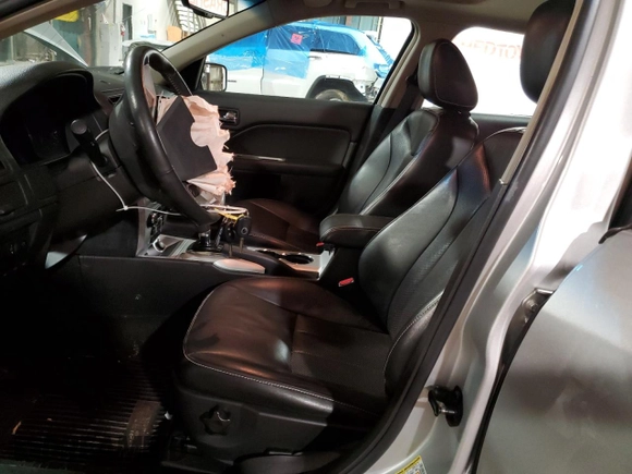 2010 Mercury Milan Premier with VIN 3MEHM0JA3AR620050, listed as a Copart auction lot 55353965 with 70,021 mi miles and Salvage title. Bid and sale history available at DreamBid. Image 7.