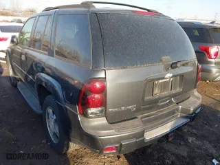 2007 Chevrolet TrailBlazer LT with VIN 1GNDT13S872125992, listed as a IAAI auction lot 41793457 with 183,511 mi miles. Bid and sale history available at carsss.com. Image 3.