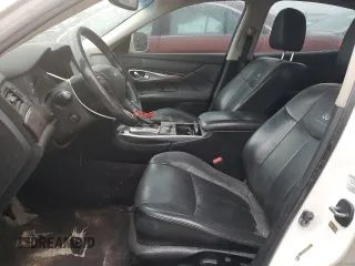 2014 Infiniti Q70 z VIN JN1BY1AR9EM320070, wystawiony jako Copart lot #56855645 z przebiegiem 164 599 mil mil oraz Nie do naprawy. Historia ofert i sprzedaży dostępna na DreamBid. Obrazek 7.