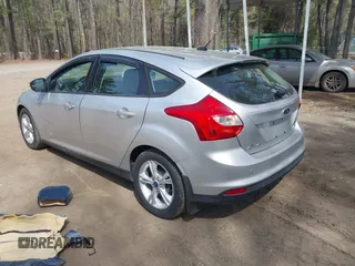 2013 Ford Focus SE with VIN 1FADP3K2XDL104907, listed as a IAAI auction lot 41952204 with 136,970 mi miles. Bid and sale history available at carsss.com. Image 3.