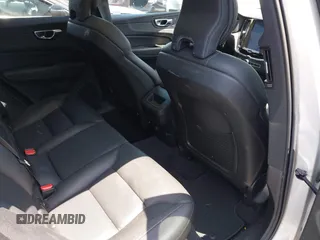 2020 Volvo XC60 Momentum z VIN YV4102DK8L1429104, wystawiony jako IAAI lot #42432652 z przebiegiem 35 429 mil mil oraz . Historia ofert i sprzedaży dostępna na DreamBid. Obrazek 8.