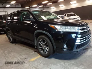 2019 Toyota Highlander SE with VIN 5TDJZRFH4KS629952, listed as a IAAI auction lot 42480837 with 68,597 mi miles and . Bid and sale history available at DreamBid. Image 1.