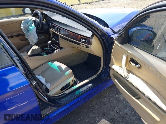 2008 BMW 3 Series 328xi z VIN WBAVC93578K043546, wystawiony jako IAAI lot #41987405 z przebiegiem Nie podano mil oraz . Historia ofert i sprzedaży dostępna na DreamBid. Obrazek 5.