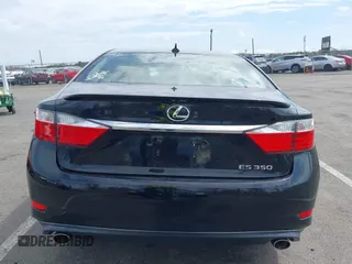 2013 Lexus ES 4dr Sdn with VIN JTHBK1GG8D2077512, listed as a IAAI auction lot 41922259 with 30,899 mi miles. Bid and sale history available at carsss.com. Image 16.