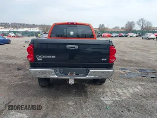 2008 Dodge 1500 SLT z VIN 1D7HU18N68S506676, wystawiony jako IAAI lot #41839733 z przebiegiem 107 235 mil mil oraz . Historia ofert i sprzedaży dostępna na DreamBid. Obrazek 17.