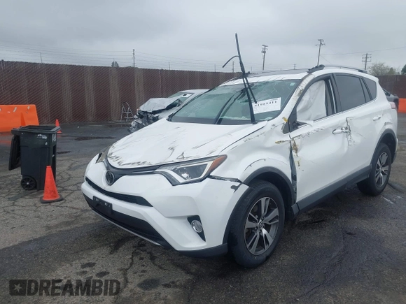 2018 Toyota RAV4 XLE with VIN 2T3WFREV0JW452030, listed as a IAAI auction lot 41915411 with 1 mi miles. Bid and sale history available at carsss.com. Image 19.