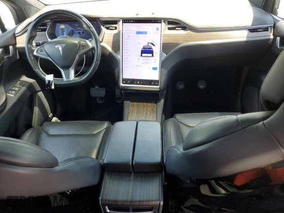 2016 Tesla Model X 70D z VIN 5YJXCAE29GF001522, wystawiony jako Copart lot #56571115 z przebiegiem 129 924 mil mil oraz Szkody całkowita. Historia ofert i sprzedaży dostępna na DreamBid. Obrazek 8.