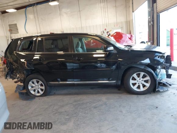 2011 Toyota Highlander z VIN 5TDBK3EH5BS072184, wystawiony jako IAAI lot #41549319 z przebiegiem 133 428 mil mil oraz . Historia ofert i sprzedaży dostępna na DreamBid. Obrazek 13.