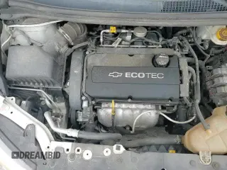 2017 Chevrolet Sonic LT z VIN 1G1JG6SH8H4161182, wystawiony jako Copart lot #70981975 z przebiegiem 129 415 mil mil oraz Czysty tytuł • Clean title. Historia ofert i sprzedaży dostępna na DreamBid. Obrazek 13.