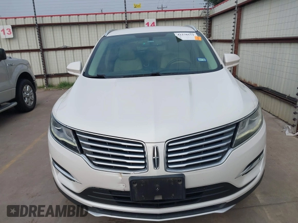 2017 Lincoln MKC Premiere z VIN 5LMCJ1C99HUL69530, wystawiony jako IAAI lot #42278151 z przebiegiem 45 809 mil mil oraz . Historia ofert i sprzedaży dostępna na DreamBid. Obrazek 12.