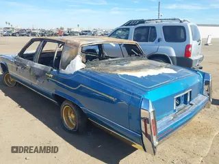 1992 Cadillac Brougham z VIN 1G6DW5472NR710091, wystawiony jako IAAI lot #41657138 z przebiegiem Nie podano mil oraz . Historia ofert i sprzedaży dostępna na DreamBid. Obrazek 3.