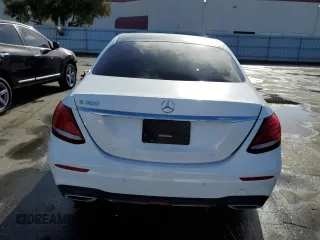 2019 Mercedes-Benz E-Class E 300 with VIN WDDZF4JB2KA646074, listed as a Copart auction lot 84917544 with 32,075 mi miles and Clean Title. Bid and sale history available at carsss.com. Image 6.