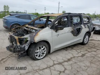 2020 Chrysler Pacifica Touring L z VIN 2C4RC1BG1LR129504, wystawiony jako Copart lot #56573835 z przebiegiem Nie podano mil oraz Nie do naprawy • Non repairable. Historia ofert i sprzedaży dostępna na DreamBid. Obrazek 1.