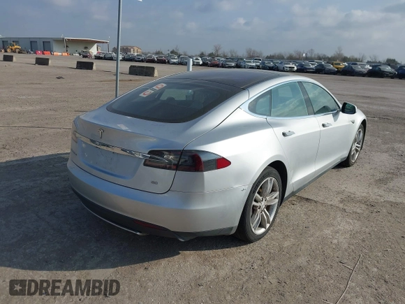 2013 Tesla Model S with VIN 5YJSA1CG3DFP28908, listed as a IAAI auction lot 41804041 with 140,756 mi miles and . Bid and sale history available at DreamBid. Image 4.