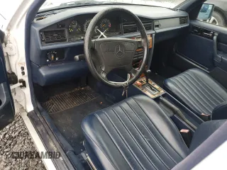 1992 Mercedes-Benz 190 z VIN WDBDA29D3NF993013, wystawiony jako Copart lot #55794035 z przebiegiem 181 833 mil mil oraz Szkoda całkowita • Salvage title. Historia ofert i sprzedaży dostępna na DreamBid. Obrazek 8.