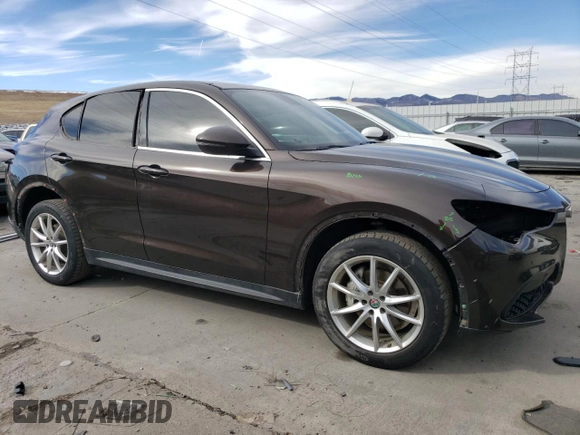 2018 Alfa Romeo Stelvio Ti z VIN ZASFAKBN6J7B80421, wystawiony jako Copart lot #43687775 z przebiegiem 81 426 mil mil oraz Czysty tytuł • Clean title. Historia ofert i sprzedaży dostępna na DreamBid. Obrazek 4.