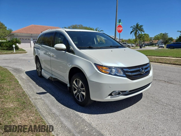 2017 Honda Odyssey Touring z VIN 5FNRL5H91HB008068, wystawiony jako Copart lot #49853805 z przebiegiem 33 521 mil mil oraz Czysty tytuł • Clean title. Historia ofert i sprzedaży dostępna na DreamBid. Obrazek 1.