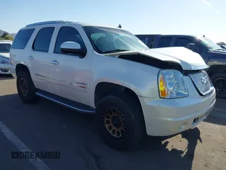 2010 GMC Yukon Denali with VIN 1GKUKEEF1AR224997, listed as a IAAI auction lot 42056472 with 81,314 mi miles. Bid and sale history available at carsss.com. Image 1.