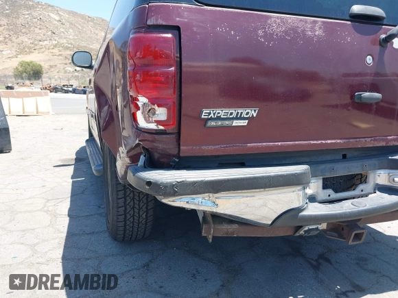 1999 Ford Expedition XLT z VIN 1FMRU1762XLA88470, wystawiony jako IAAI lot #42384804 z przebiegiem Nie podano mil oraz . Historia ofert i sprzedaży dostępna na DreamBid. Obrazek 12.