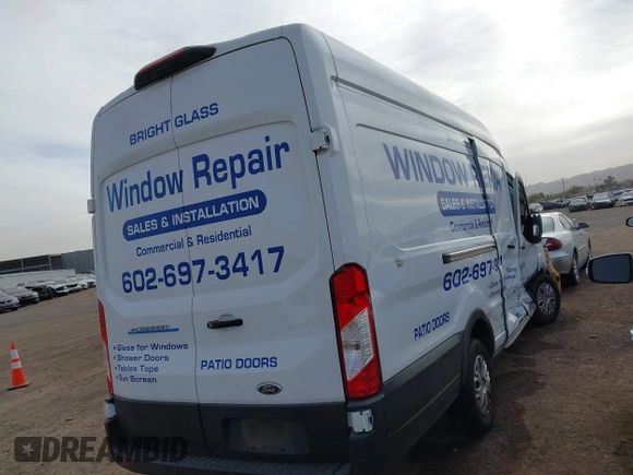 2022 Ford E-Transit Cargo z VIN 1FTBW3XK4NKA09599, wystawiony jako IAAI lot #41562551 z przebiegiem 58 035 mil mil oraz . Historia ofert i sprzedaży dostępna na DreamBid. Obrazek 4.