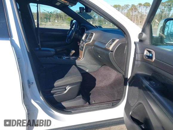 2017 Jeep Grand Cherokee Laredo with VIN 1C4RJFAG7HC688625, listed as a IAAI auction lot 41295860 with 115,714 mi miles. Bid and sale history available at carsss.com. Image 5.