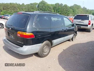 2000 Toyota Sienna LE with VIN 4T3ZF13C4YU193360, listed as a IAAI auction lot 42082985 with 337,131 mi miles and . Bid and sale history available at DreamBid. Image 4.