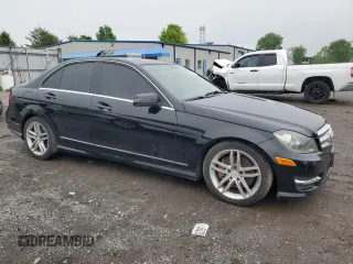 2013 Mercedes-Benz C 300 Sport z VIN WDDGF8AB4DR279598, wystawiony jako Copart lot #56685705 z przebiegiem 103 830 mil mil oraz Szkoda całkowita • Salvage title. Historia ofert i sprzedaży dostępna na DreamBid. Obrazek 4.