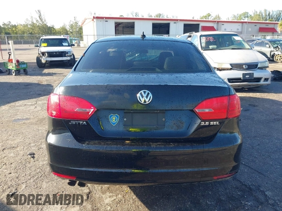 2011 Volkswagen Jetta SEL z VIN 3VWLX7AJ4BM335798, wystawiony jako IAAI lot #41664073 z przebiegiem 209 080 mil mil oraz . Historia ofert i sprzedaży dostępna na DreamBid. Obrazek 16.