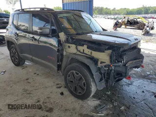 2017 Jeep Renegade Trailhawk z VIN ZACCJBCB6HPE38630, wystawiony jako Copart lot #54205235 z przebiegiem 84 745 mil mil oraz Szkoda całkowita • Salvage title. Historia ofert i sprzedaży dostępna na DreamBid. Obrazek 4.