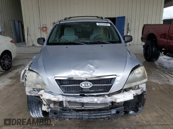 2005 Kia Sorento LX z VIN KNDJC733855449656, wystawiony jako Copart lot #52234685 z przebiegiem 114 398 mil mil oraz Szkoda całkowita • Salvage title. Historia ofert i sprzedaży dostępna na DreamBid. Obrazek 5.