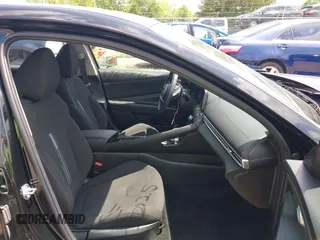 2025 Hyundai Elantra SEL Convenience z VIN KMHLS4DG9SU910615, wystawiony jako IAAI lot #42296527 z przebiegiem 11 590 mil mil oraz . Historia ofert i sprzedaży dostępna na DreamBid. Obrazek 5.