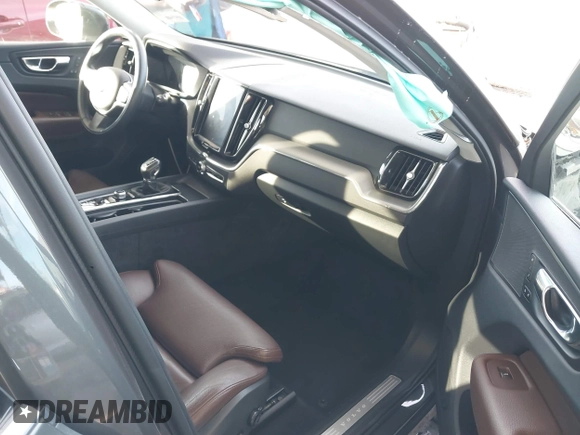 2019 Volvo XC60 Momentum with VIN LYV102RKXKB196748, listed as a IAAI auction lot 41261328 with 74,925 mi miles and . Bid and sale history available at DreamBid. Image 5.