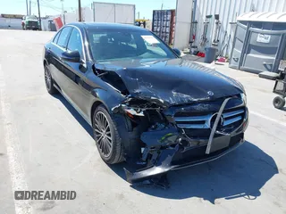 2021 Mercedes-Benz C 300 z VIN W1KWF8DB6MR614108, wystawiony jako IAAI lot #42227025 z przebiegiem 44 481 mil mil oraz . Historia ofert i sprzedaży dostępna na DreamBid. Obrazek 6.