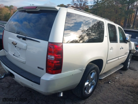 2008 Chevrolet Suburban LTZ with VIN 1GNFC16018R205694, listed as a IAAI auction lot 40937775 with 188,070 mi miles. Bid and sale history available at carsss.com. Image 4.