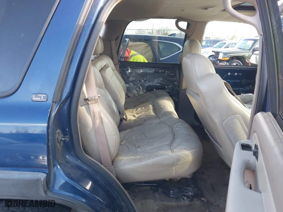 2002 Chevrolet Tahoe LT with VIN 1GNEK13Z42J140816, listed as a IAAI auction lot 41973686 with 241,722 mi miles. Bid and sale history available at carsss.com. Image 8.