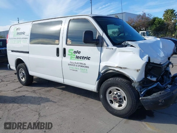 2016 GMC Savana Cargo z VIN 1GTW7AFF5G1159706, wystawiony jako IAAI lot #42018527 z przebiegiem 103 497 mil mil oraz . Historia ofert i sprzedaży dostępna na DreamBid. Obrazek 1.