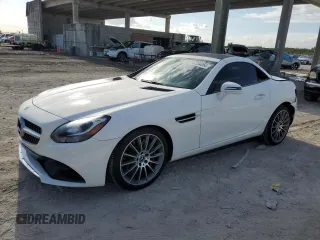 2020 Mercedes-Benz SLC 300 z VIN W1KPK3JA8LF170891, wystawiony jako Copart lot #47234064 z przebiegiem 23 270 mil mil oraz . Historia ofert i sprzedaży dostępna na DreamBid. Obrazek 1.