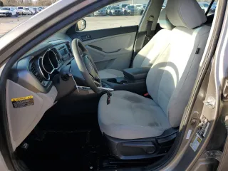 2012 Kia Optima LX z VIN 5XXGM4A7XCG067004, wystawiony jako Copart lot #54222805 z przebiegiem 112 694 mil mil oraz Nie do naprawy • Non repairable. Historia ofert i sprzedaży dostępna na DreamBid. Obrazek 7.